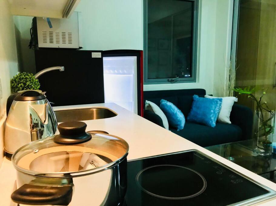 Acqua Private Residence Livingstone Tower Condo Unit With Free Wifi 마닐라 외부 사진
