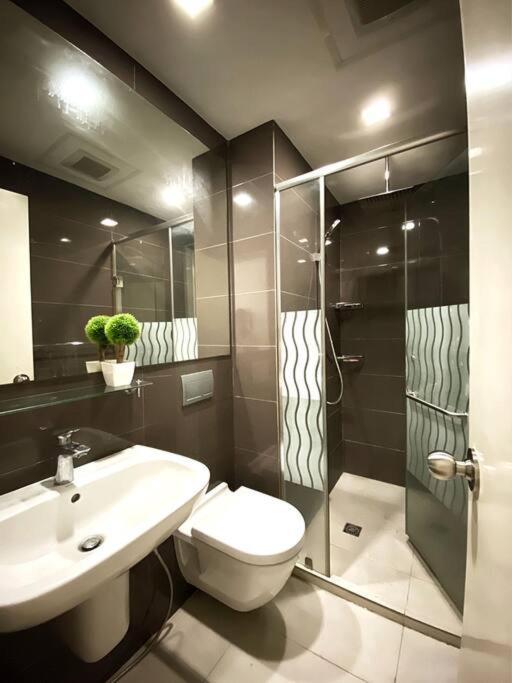 Acqua Private Residence Livingstone Tower Condo Unit With Free Wifi 마닐라 외부 사진