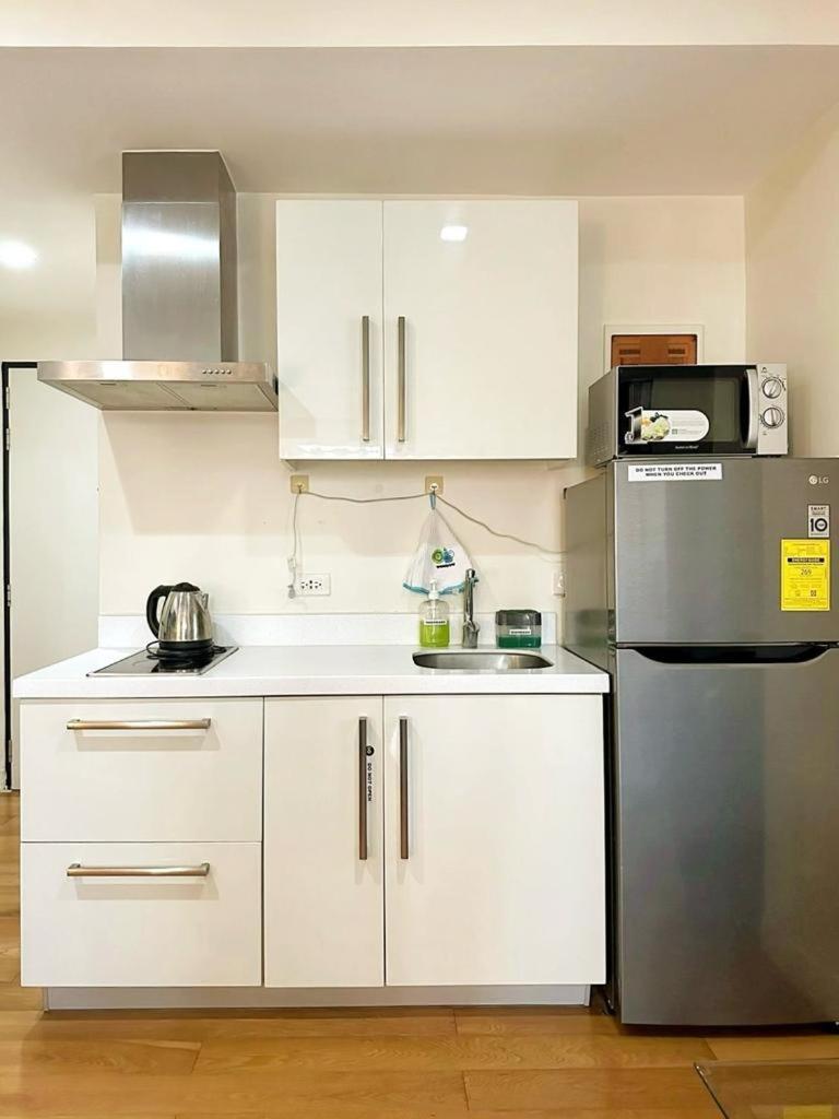 Acqua Private Residence Livingstone Tower Condo Unit With Free Wifi 마닐라 외부 사진